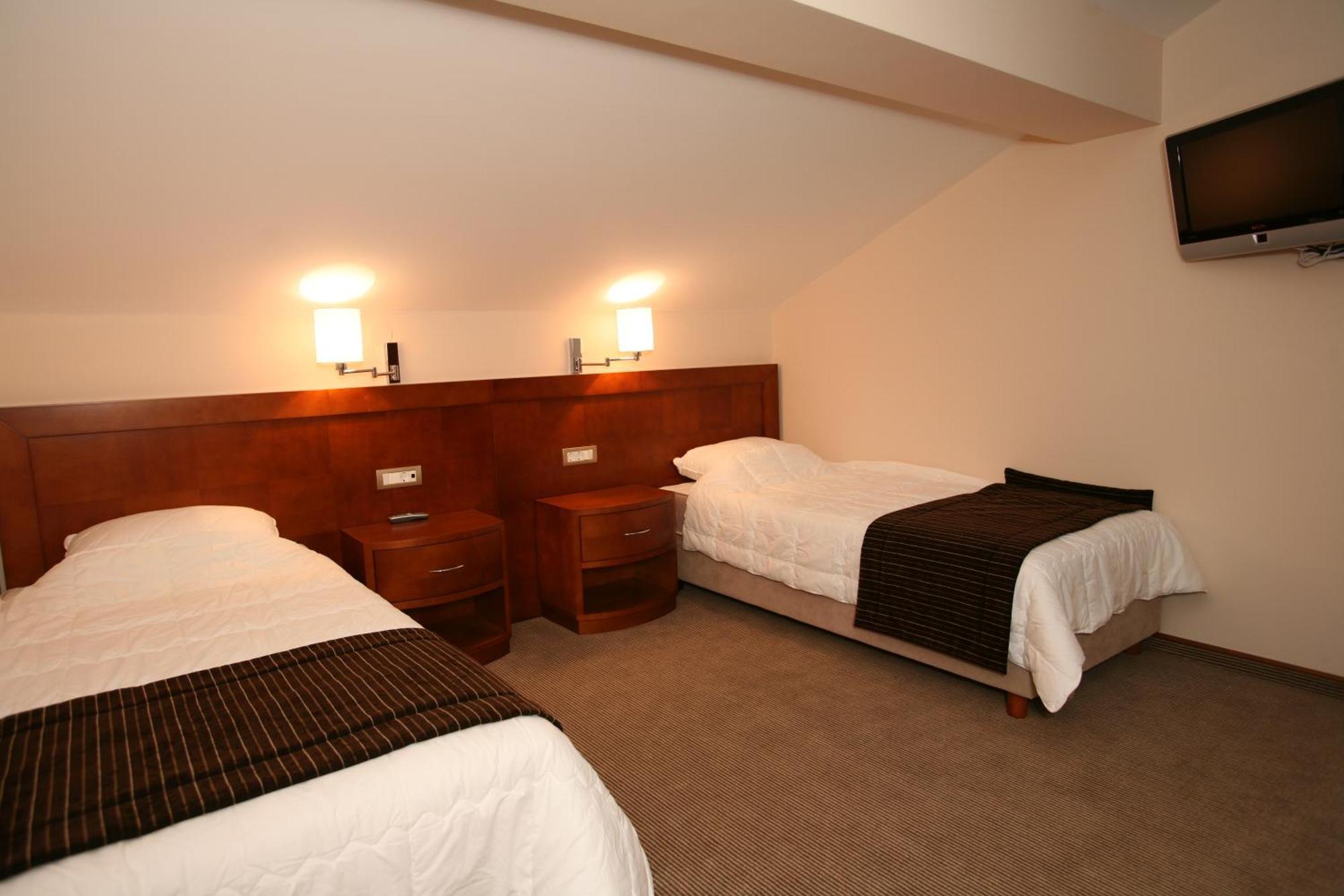 Spa & Wellness Hotel Pinia Malinska Bagian luar foto