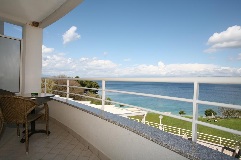 Spa & Wellness Hotel Pinia Malinska Bagian luar foto