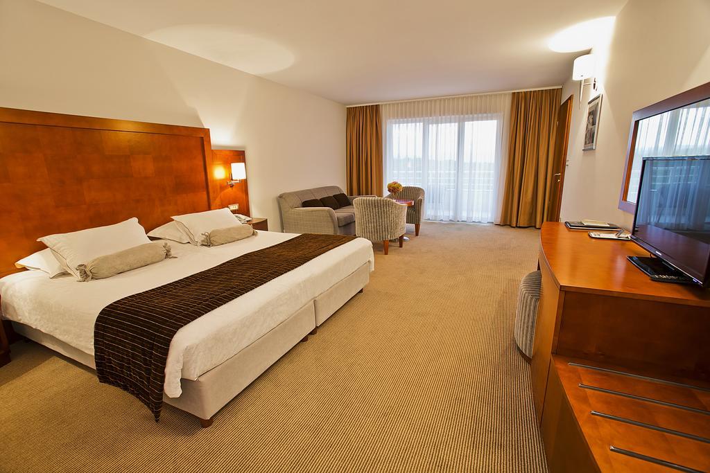 Spa & Wellness Hotel Pinia Malinska Ruang foto